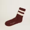 Braune Socken mit Distressed-Details und abgenutzten weißen Streifen