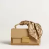 Buchstabe B-Anhänger aus goldfarbenem Messing mit Kristallen Buchstabe B-Anhänger aus goldfarbenem Messing mit Kristallen