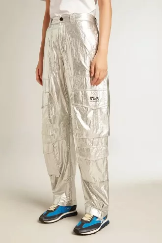Cargohose aus silbernem Funktionsstoff