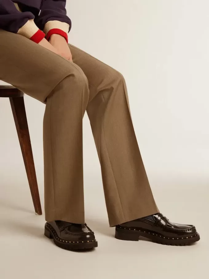 Chunky Loafer für Damen aus schwarzem Leder mit Nieten Chunky Loafer für Damen aus schwarzem Leder mit Nieten