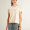Cremefarbenes Damen-T-Shirt mit verblassten roten Akzenten Cremefarbenes Damen-T-Shirt mit verblassten roten Akzenten