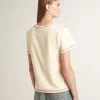 Cremefarbenes Damen-T-Shirt mit verblassten roten Akzenten Cremefarbenes Damen-T-Shirt mit verblassten roten Akzenten