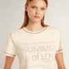 Cremefarbenes Damen-T-Shirt mit verblassten roten Akzenten Cremefarbenes Damen-T-Shirt mit verblassten roten Akzenten