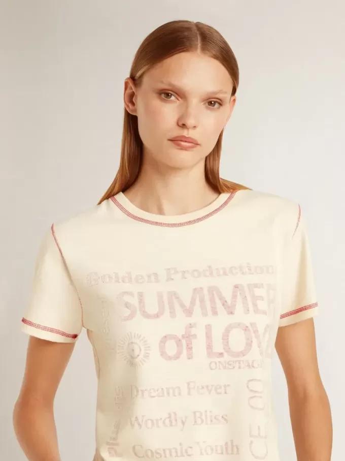 Cremefarbenes Damen-T-Shirt mit verblassten roten Akzenten Cremefarbenes Damen-T-Shirt mit verblassten roten Akzenten