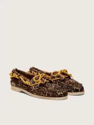 Cruise-Loafer für Damen aus Ponyfell mit Leopardenmuster und gelben Wanderschnürsenkeln