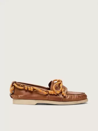 Cruise-Loafer für Damen aus tabakfarbenem Leder mit orangefarbenen Wanderschnürsenkeln