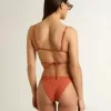 Damen-Bikini aus ziegelrotem geripptem Jersey mit Schnürung und goldenen Details