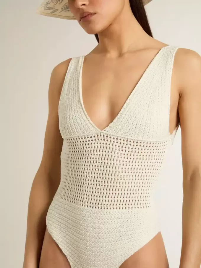 Damen-Body aus weißer Baumwolle mit Häkelverzierung Damen-Body aus weißer Baumwolle mit Häkelverzierung