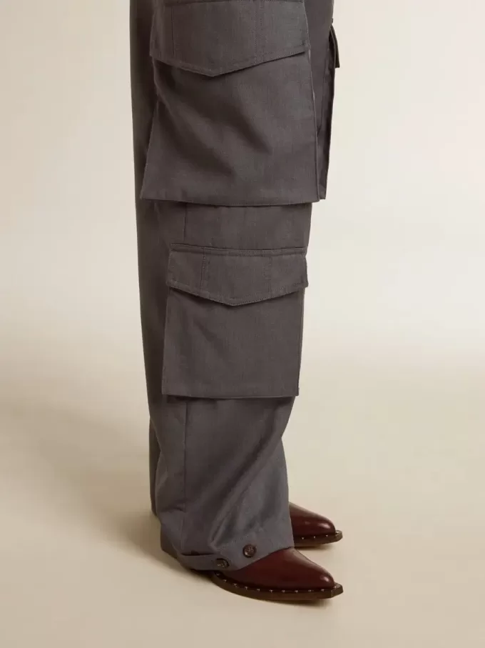 Damen-Cargohose aus babyblauer Wolle