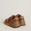 Damen-Dad-Star aus Nubukleder mit goldenem Lederstern und Fersenlasche aus Wildleder Damen-Dad-Star aus Nubukleder mit goldenem Lederstern und Fersenlasche aus Wildleder