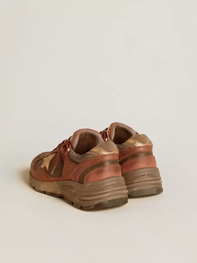 Damen-Dad-Star aus Nubukleder mit goldenem Lederstern und Fersenlasche aus Wildleder Damen-Dad-Star aus Nubukleder mit goldenem Lederstern und Fersenlasche aus Wildleder