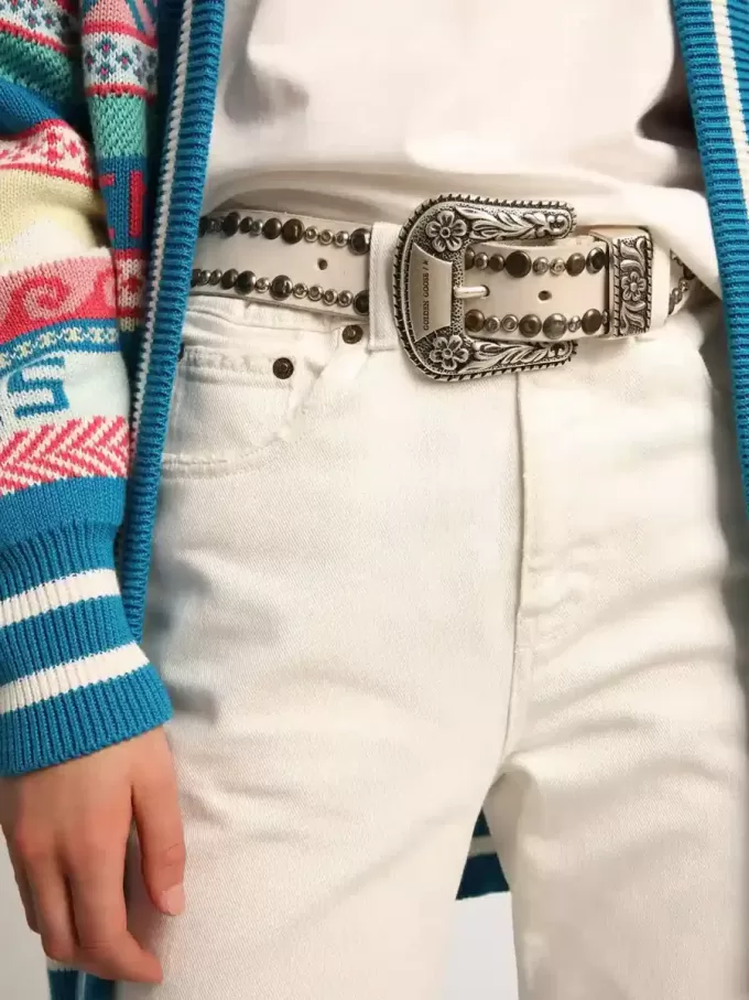 Damen-Gürtel aus weißem Leder mit farbigen Nieten Damen-Gürtel aus weißem Leder mit farbigen Nieten