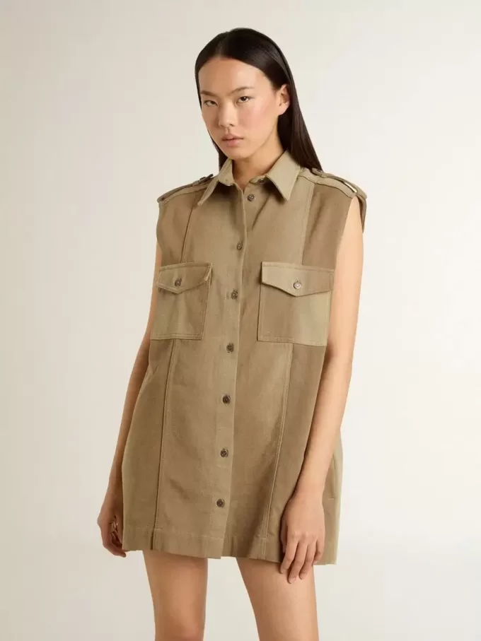 Damen-Hemdkleid aus sandfarbenem Denim mit militärischen Details Damen-Hemdkleid aus sandfarbenem Denim mit militärischen Details