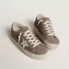 Damen-Hi-Star aus Wildleder mit silbernem Lederstern und Leder-Fersenlasche Damen-Hi-Star aus Wildleder mit silbernem Lederstern und Leder-Fersenlasche