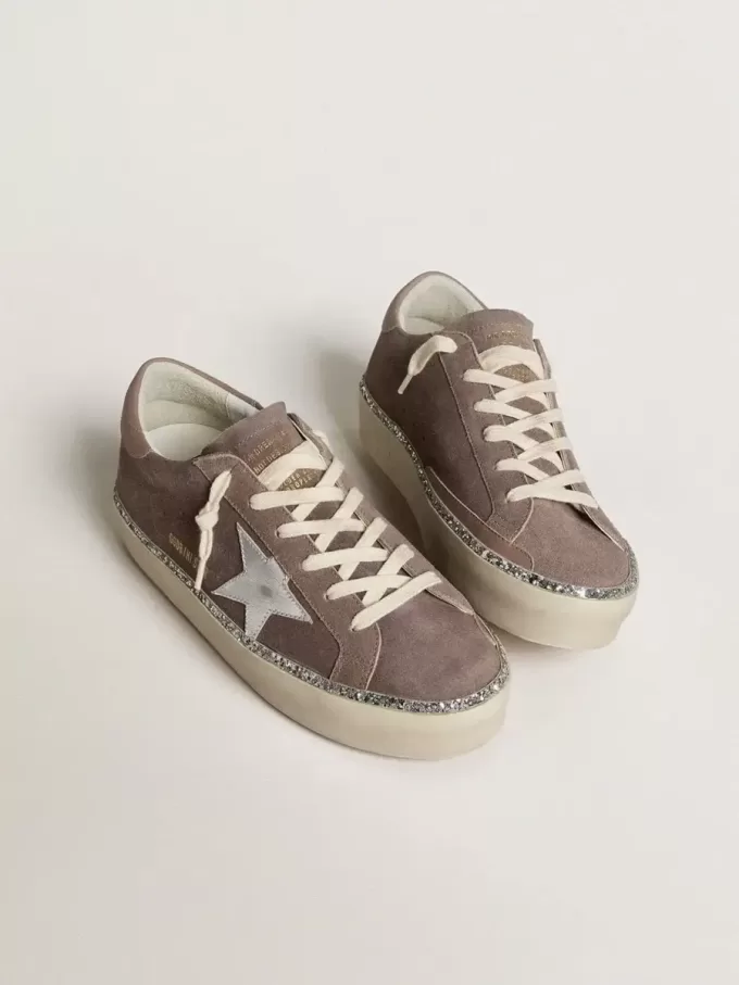 Damen-Hi-Star aus Wildleder mit silbernem Lederstern und Leder-Fersenlasche Damen-Hi-Star aus Wildleder mit silbernem Lederstern und Leder-Fersenlasche