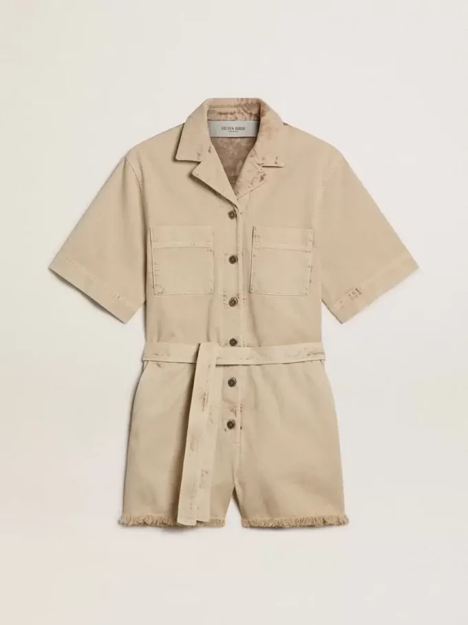 Damen-Jumpsuit aus beigem Denim mit Gürtel und ausgefranstem Saum Damen-Jumpsuit aus beigem Denim mit Gürtel und ausgefranstem Saum