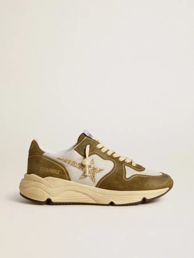 Damen-Laufsohle aus braunem Wildleder und Mesh mit goldenem Glitzerstern Damen-Laufsohle aus braunem Wildleder und Mesh mit goldenem Glitzerstern