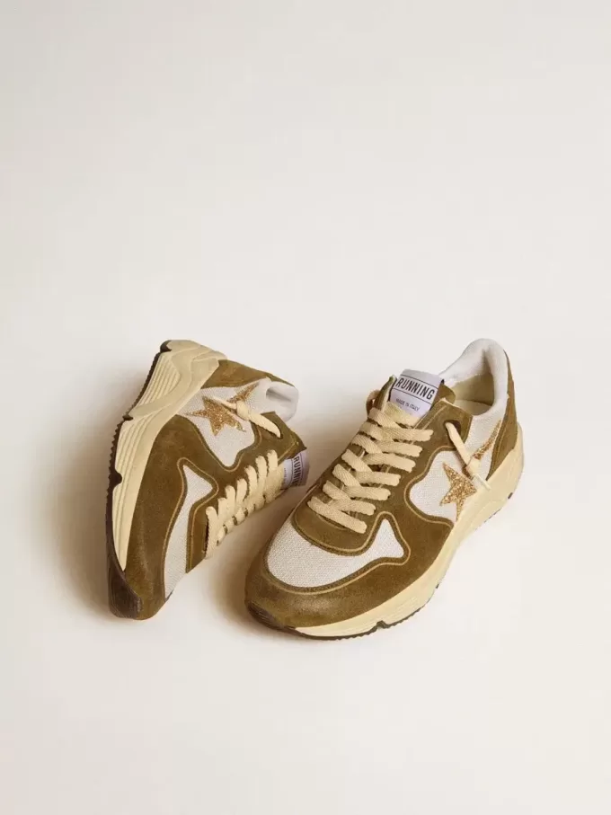 Damen-Laufsohle aus braunem Wildleder und Mesh mit goldenem Glitzerstern Damen-Laufsohle aus braunem Wildleder und Mesh mit goldenem Glitzerstern