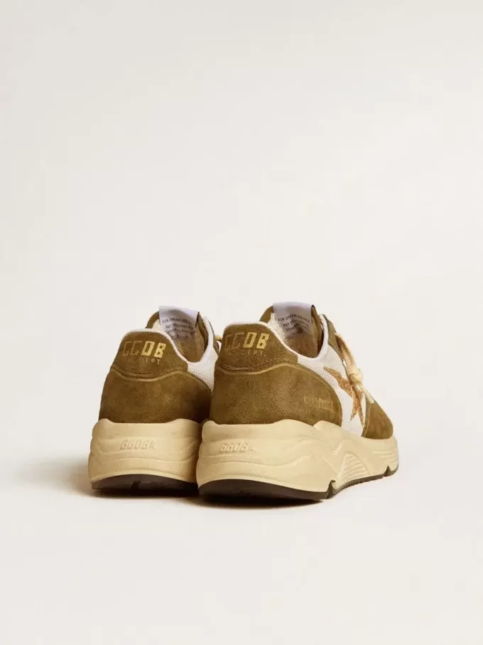 Damen-Laufsohle aus braunem Wildleder und Mesh mit goldenem Glitzerstern Damen-Laufsohle aus braunem Wildleder und Mesh mit goldenem Glitzerstern