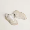 Damen-Laufsohle aus Canvas mit beigem Stern und Fersenlasche aus platinfarbenem Metallic-Leder Damen-Laufsohle aus Canvas mit beigem Stern und Fersenlasche aus platinfarbenem Metallic-Leder