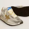 Damen-Marathon mit silbernem Ripstop-Nylon-Obermaterial und goldenem Stern Damen-Marathon mit silbernem Ripstop-Nylon-Obermaterial und goldenem Stern