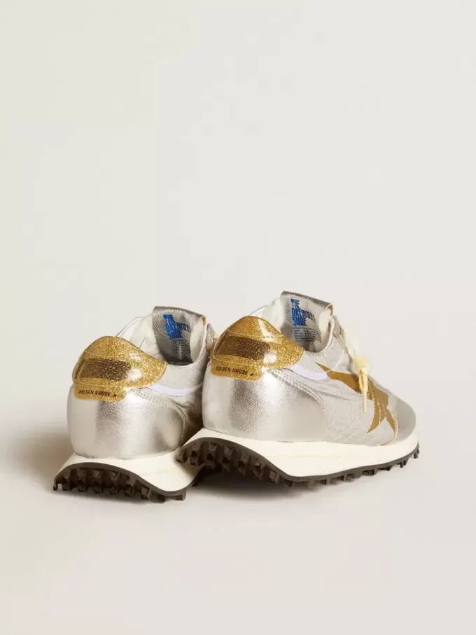 Damen-Marathon mit silbernem Ripstop-Nylon-Obermaterial und goldenem Stern Damen-Marathon mit silbernem Ripstop-Nylon-Obermaterial und goldenem Stern