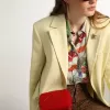 Damen-Mini-Star-Tasche aus rot lackiertem Leder mit farblich abgestimmtem Stern