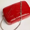 Damen-Mini-Star-Tasche aus rot lackiertem Leder mit farblich abgestimmtem Stern