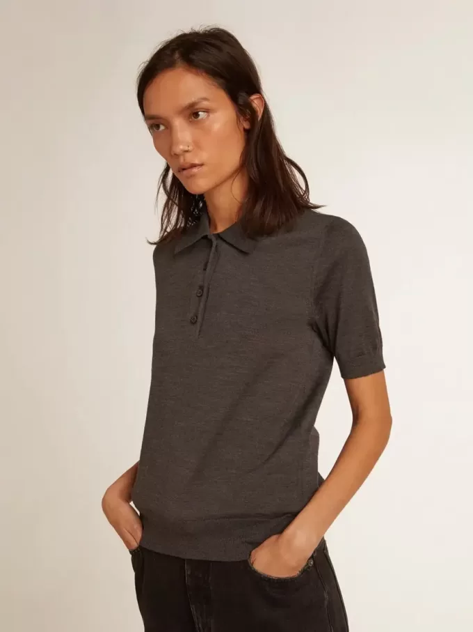 Damen-Poloshirt aus anthrazitfarbener Merinowolle Damen-Poloshirt aus anthrazitfarbener Merinowolle
