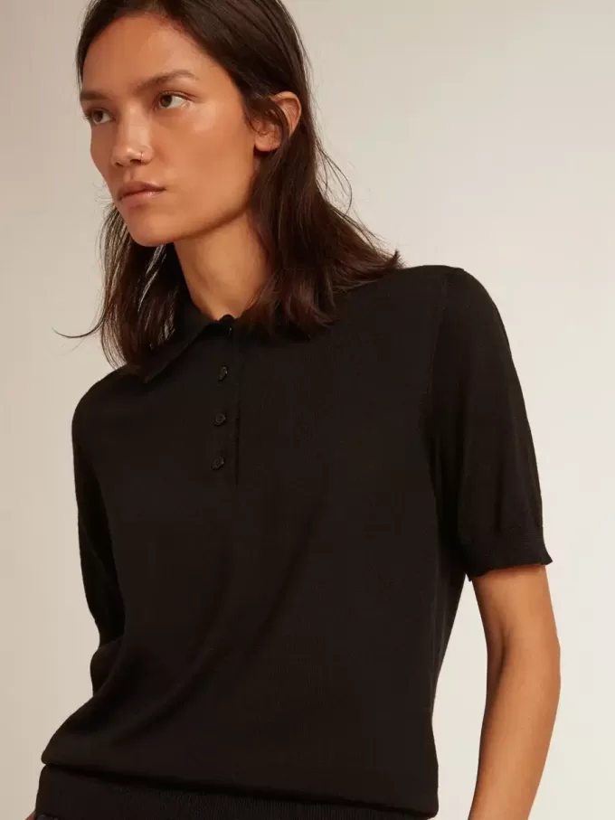Damen-Poloshirt aus schwarzer Merinowolle Damen-Poloshirt aus schwarzer Merinowolle