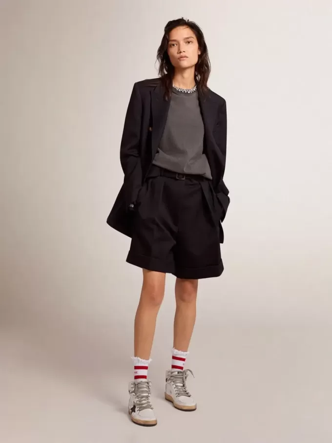 Damen-Shorts aus schwarzer Wollgabardine mit Taillengürtel Damen-Shorts aus schwarzer Wollgabardine mit Taillengürtel
