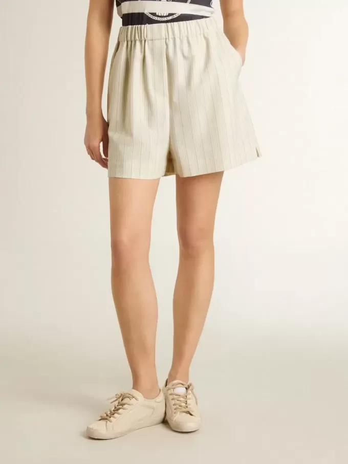 Damen-Shorts aus Wollmischung mit weißen und grauen Nadelstreifen