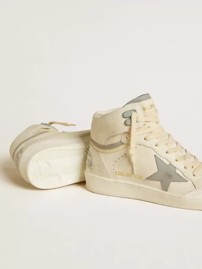 Damen-Sky-Star aus Leder mit hellblauem Lederstern und weißer Fersenlasche