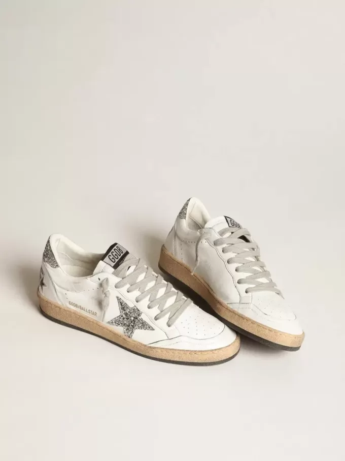 Damen-Sneaker „Ball Star” aus Nappaleder mit weißem Stern und glitzernder Fersenlasche