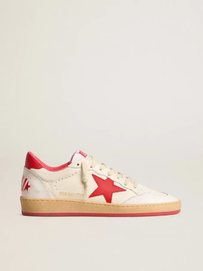 Damen-Sneaker Ball Star  Wishes aus weißem Leder mit rotem Stern und Fersenlasche