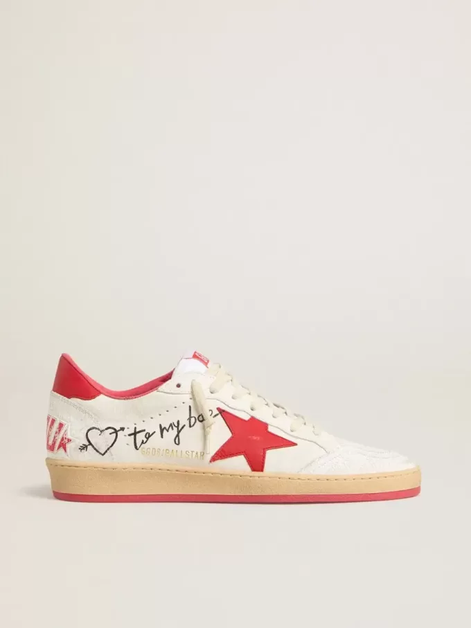 Damen-Sneaker Ball Star  Wishes aus weißem Leder mit rotem Stern und Fersenlasche