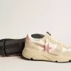 Damen-Sneaker „Running Sole” aus beigem Nylon mit rosa Lederstern und Fersenlasche Damen-Sneaker „Running Sole” aus beigem Nylon mit rosa Lederstern und Fersenlasche