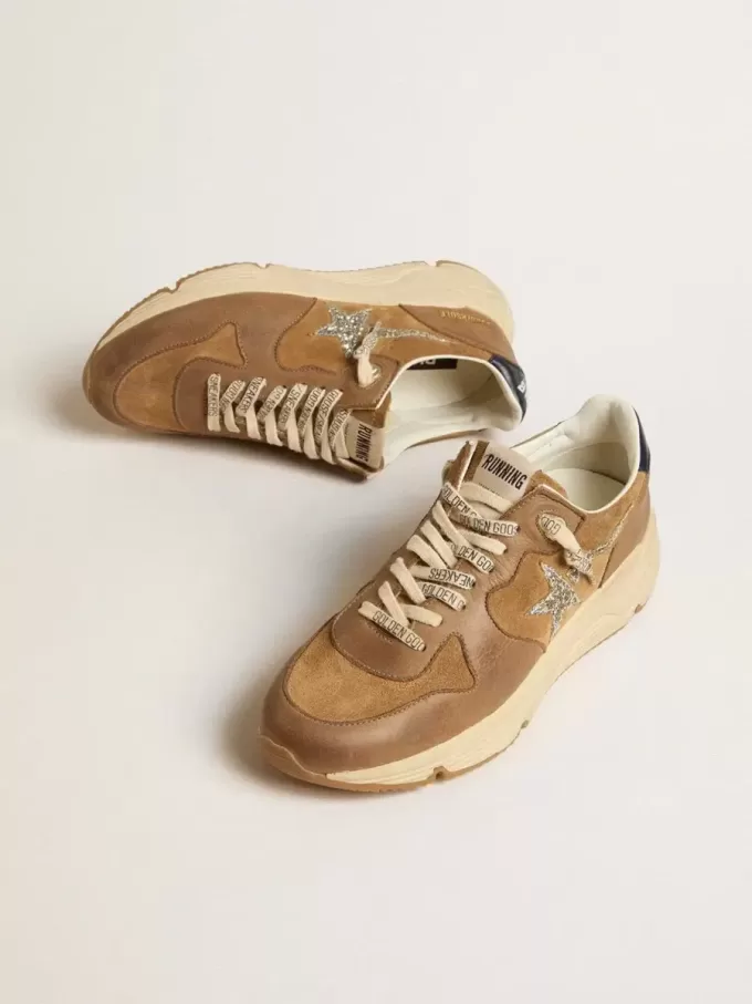 Damen-Sneaker „Running Sole” aus tabakfarbenem Nappaleder und Wildleder mit silbernem Glitzerstern