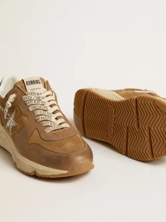 Damen-Sneaker „Running Sole” aus tabakfarbenem Nappaleder und Wildleder mit silbernem Glitzerstern