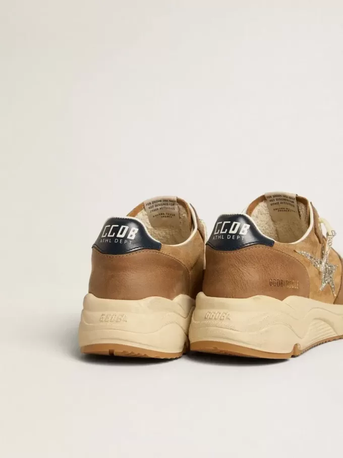 Damen-Sneaker „Running Sole” aus tabakfarbenem Nappaleder und Wildleder mit silbernem Glitzerstern