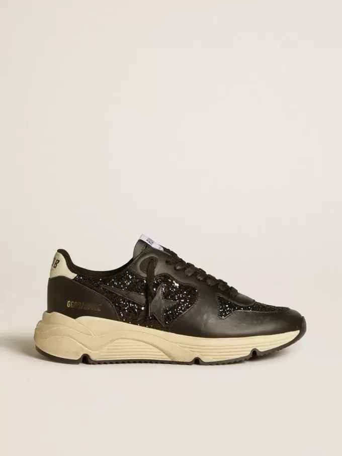 Damen-Sneaker „Running Sole” in Schwarz mit Glitzer, Lederstern und Fersenlasche aus Nubukleder Damen-Sneaker „Running Sole” in Schwarz mit Glitzer, Lederstern und Fersenlasche aus Nubukleder