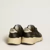 Damen-Sneaker „Running Sole” in Schwarz mit Glitzer, Lederstern und Fersenlasche aus Nubukleder Damen-Sneaker „Running Sole” in Schwarz mit Glitzer, Lederstern und Fersenlasche aus Nubukleder