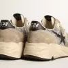 Damen-Sneaker „Running Sole” in Silberglitzer und taubengrauem Wildleder Damen-Sneaker „Running Sole” in Silberglitzer und taubengrauem Wildleder