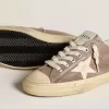 Damen-Sneaker „V-Star” aus hellbraunem Metallic-Wildleder mit cremefarbenem Lederstern Damen-Sneaker „V-Star” aus hellbraunem Metallic-Wildleder mit cremefarbenem Lederstern
