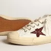 Damen-Sneaker V-Star aus weißem Nappaleder mit rotem Glitzerstern Damen-Sneaker V-Star aus weißem Nappaleder mit rotem Glitzerstern