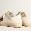 Damen-Sneaker V-Star aus weißem Nappaleder mit rotem Glitzerstern Damen-Sneaker V-Star aus weißem Nappaleder mit rotem Glitzerstern