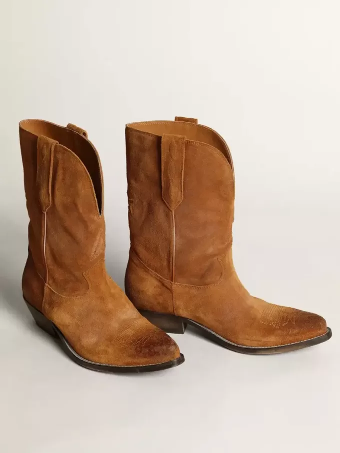 Damen-Stiefeletten aus tabakfarbenem Wildleder mit eingearbeitetem Stern Damen-Stiefeletten aus tabakfarbenem Wildleder mit eingearbeitetem Stern