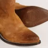 Damen-Stiefeletten aus tabakfarbenem Wildleder mit eingearbeitetem Stern Damen-Stiefeletten aus tabakfarbenem Wildleder mit eingearbeitetem Stern