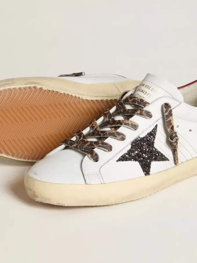Damen-Super-Star aus Nappa mit Glitzerstern und rotem Nappa-Fersenriemen Damen-Super-Star aus Nappa mit Glitzerstern und rotem Nappa-Fersenriemen