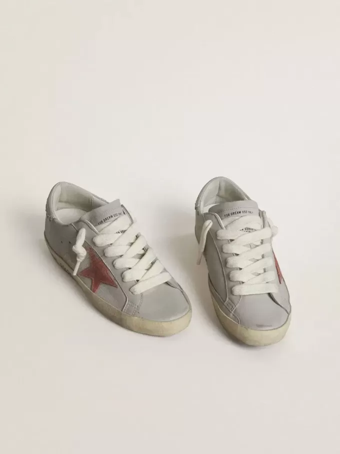 Damen-Super-Star LTD aus grauem Leder mit ziegelrotem Wildlederstern Damen-Super-Star LTD aus grauem Leder mit ziegelrotem Wildlederstern